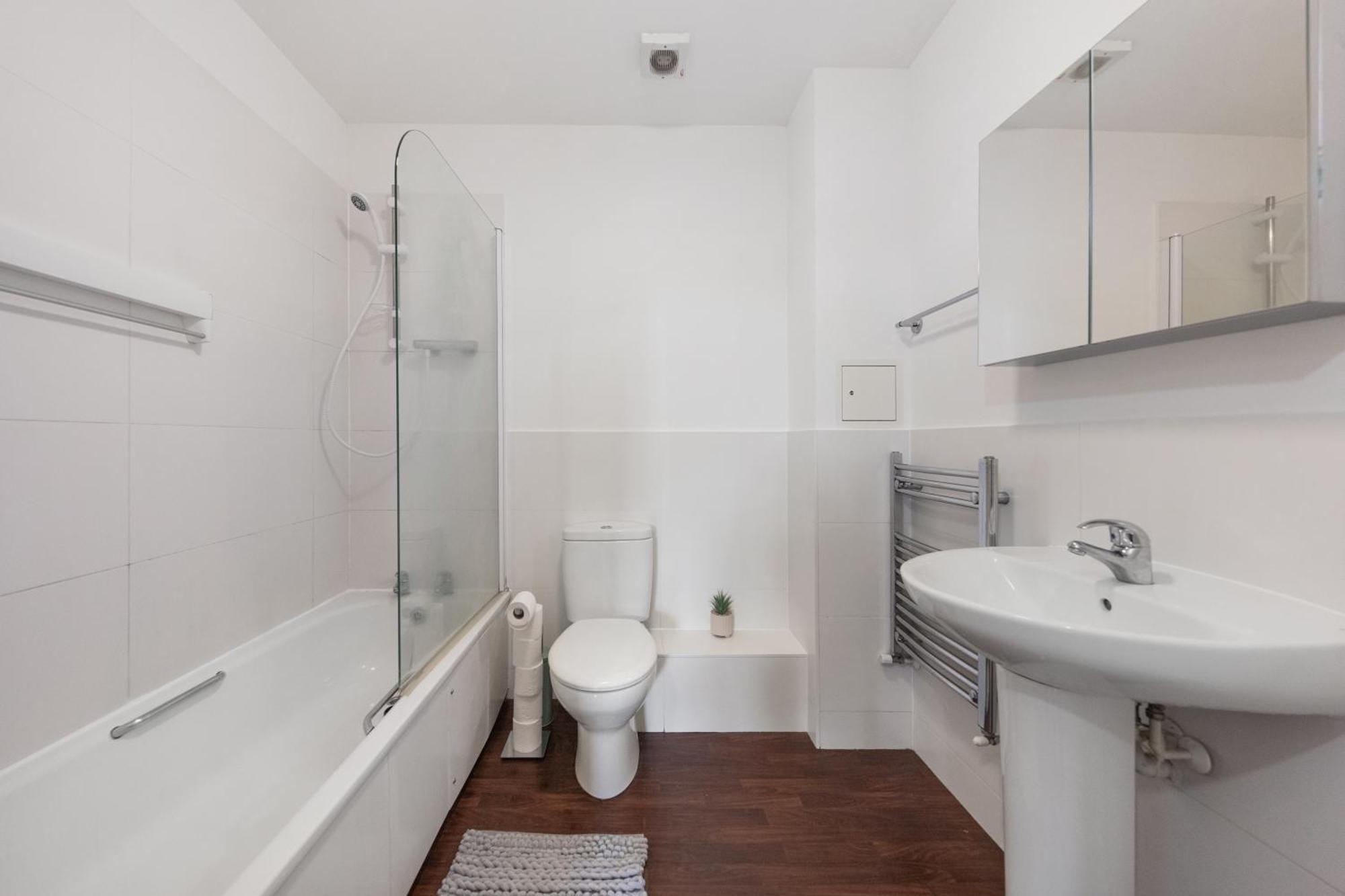 Apartment Modern & Spacious 3 Bed With Free Parking & Lift In Shoreditch, Next To Station